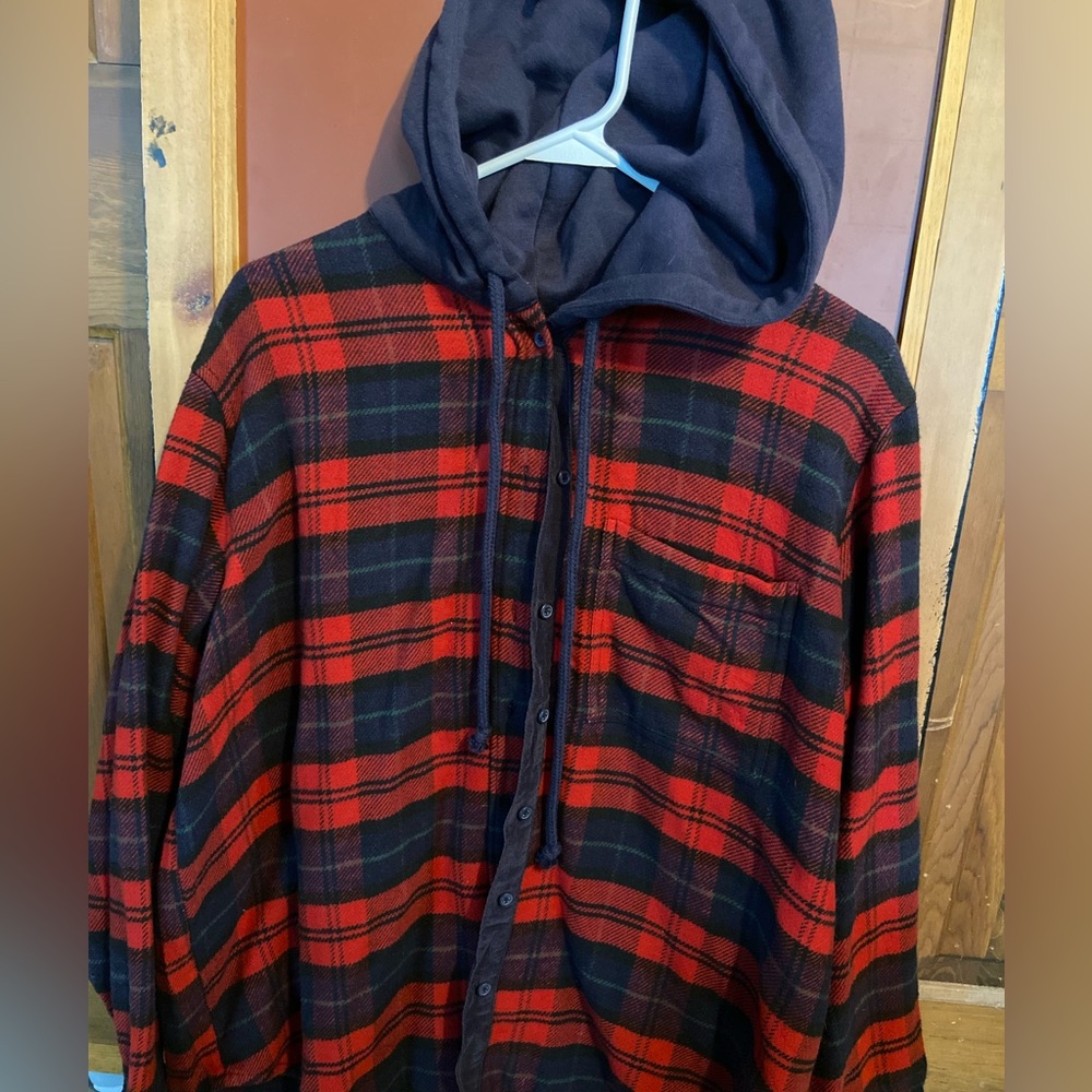 Women’s American Eagle flannel with hood